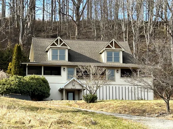 330 Potts Dr, Waynesville, NC 28785