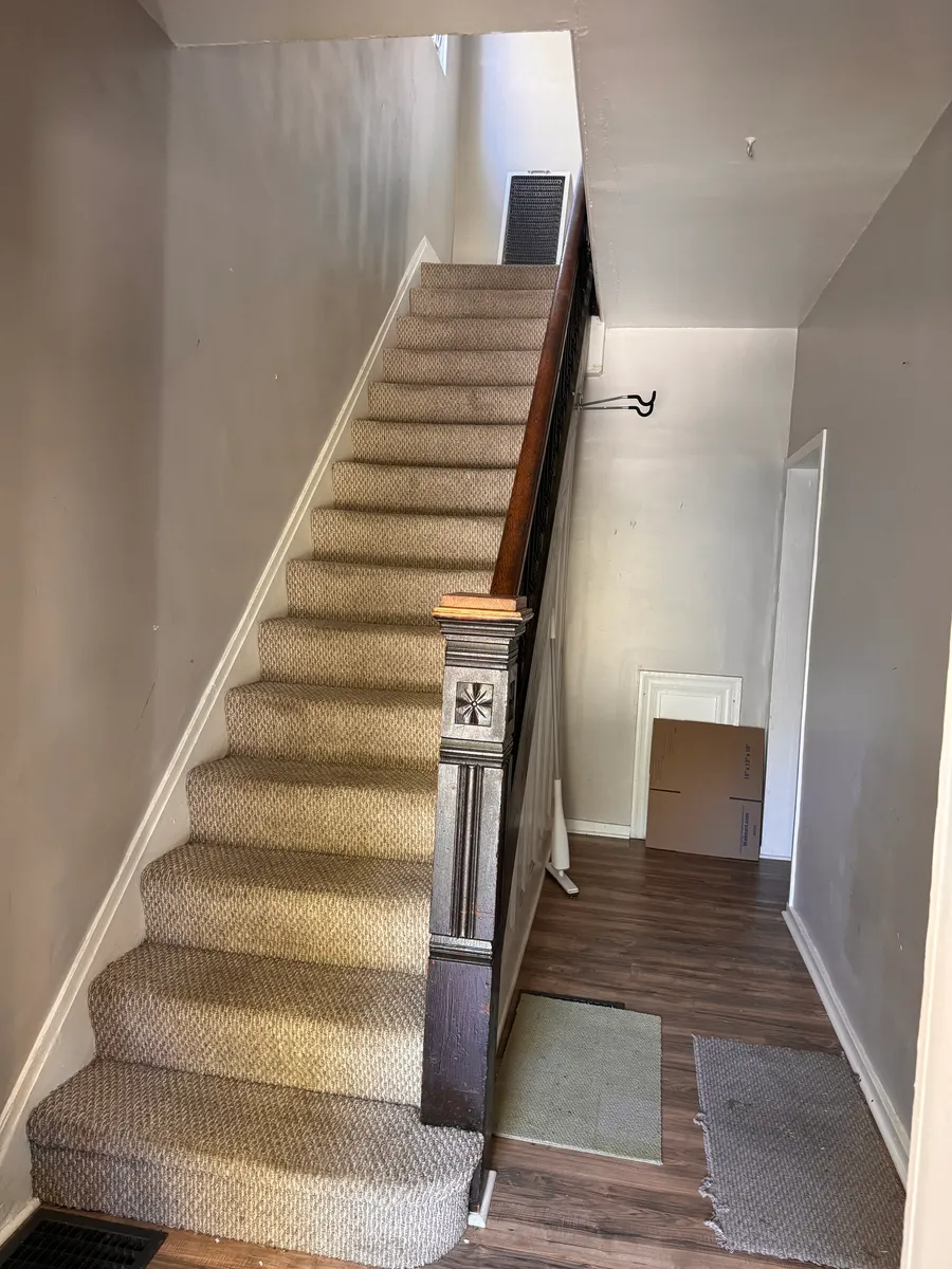 Entry Staircase / hall - 128 Merrimac St