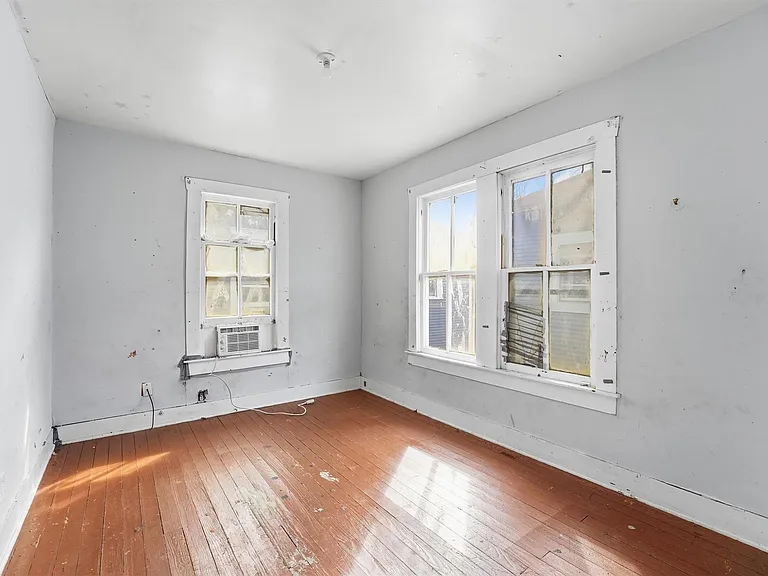 2420 Stevens St — Photo 14