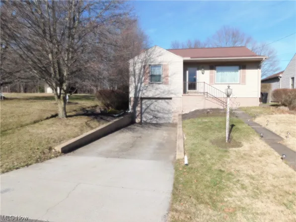 7811 Service St, Masury, OH 44438