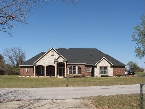 2nd image of 801 Cross Timbers Dr