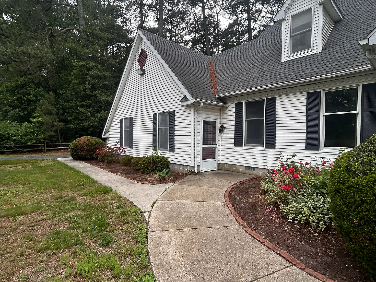 3 bed, 2.5 bath, 2669 sqft, $2,350 — Photo 2
