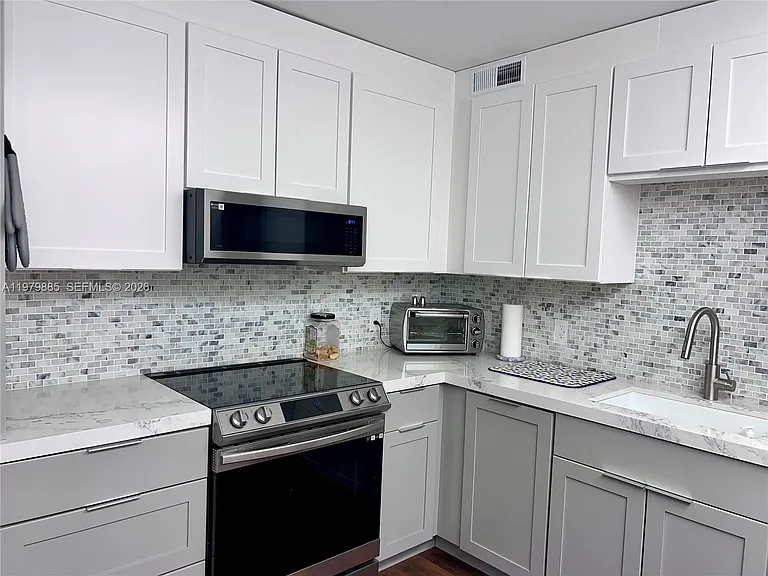 2801 NE 183rd St #507W — Photo 2