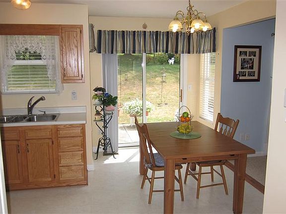 4th image of 370 Keswick Dr
