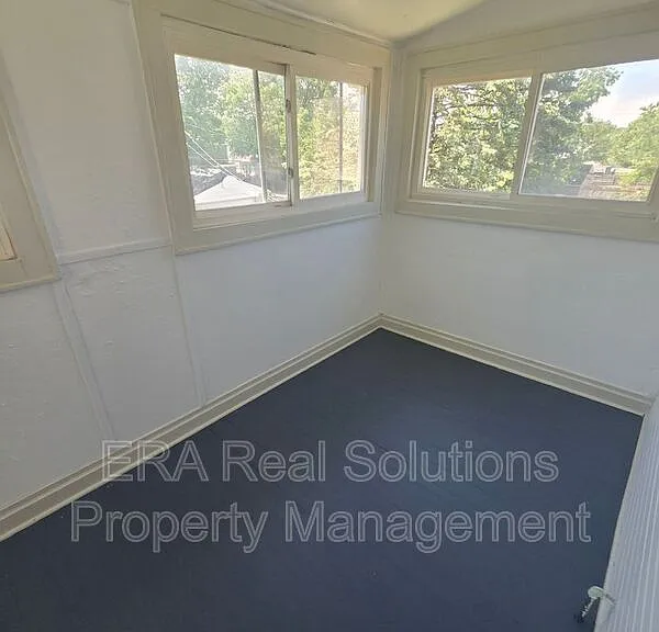 133 N Eureka Ave — Photo 21
