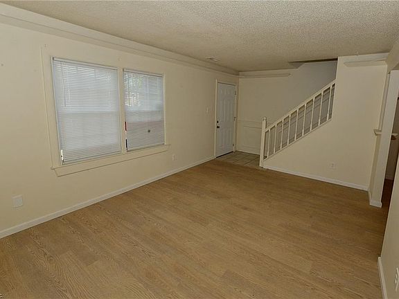4th image of 1327 Sierra Dr