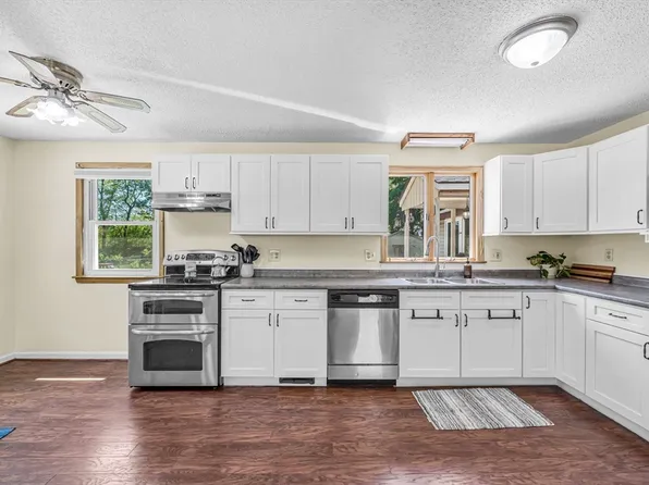 135 North St, Agawam, MA 01001