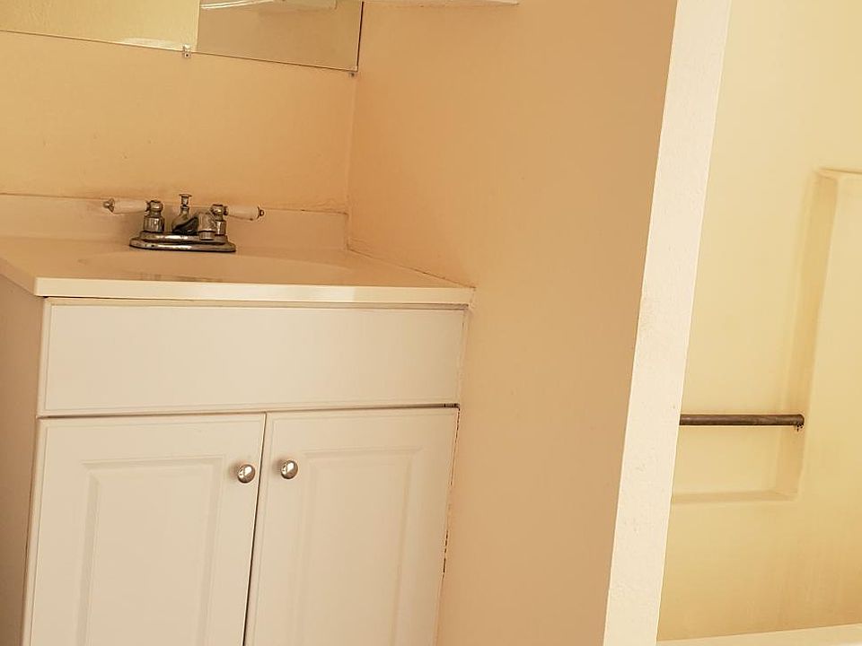 1st image of 639 E 118th Pl