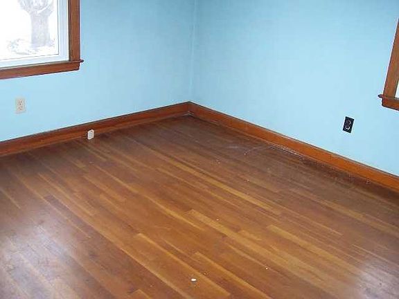 4th image of 413 Smithfield Ave