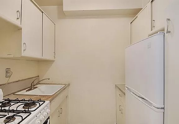 5th image of 25 W 13th St APT 2KN