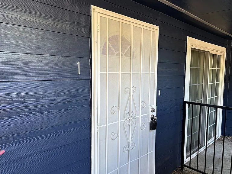 10211 N Lombard St — Photo 3