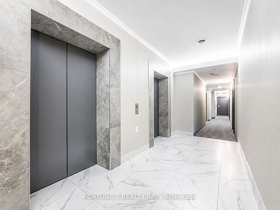 3rd image of 393 King St W #905