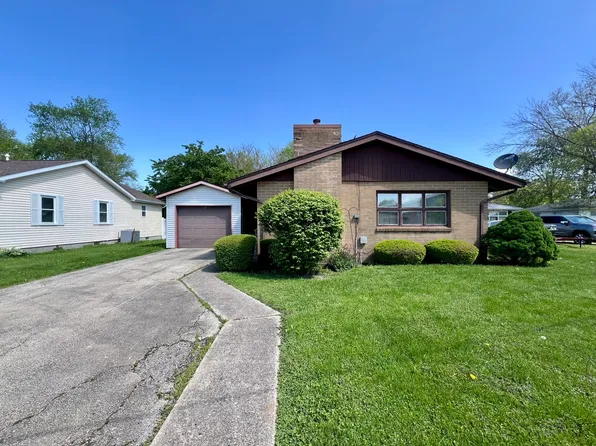 708 E Ficklin St, Tuscola, IL 61953