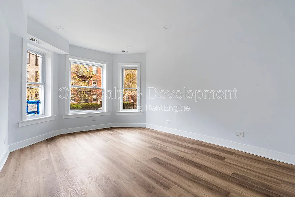 Building Photo - 3744 N Wilton Ave #1S
