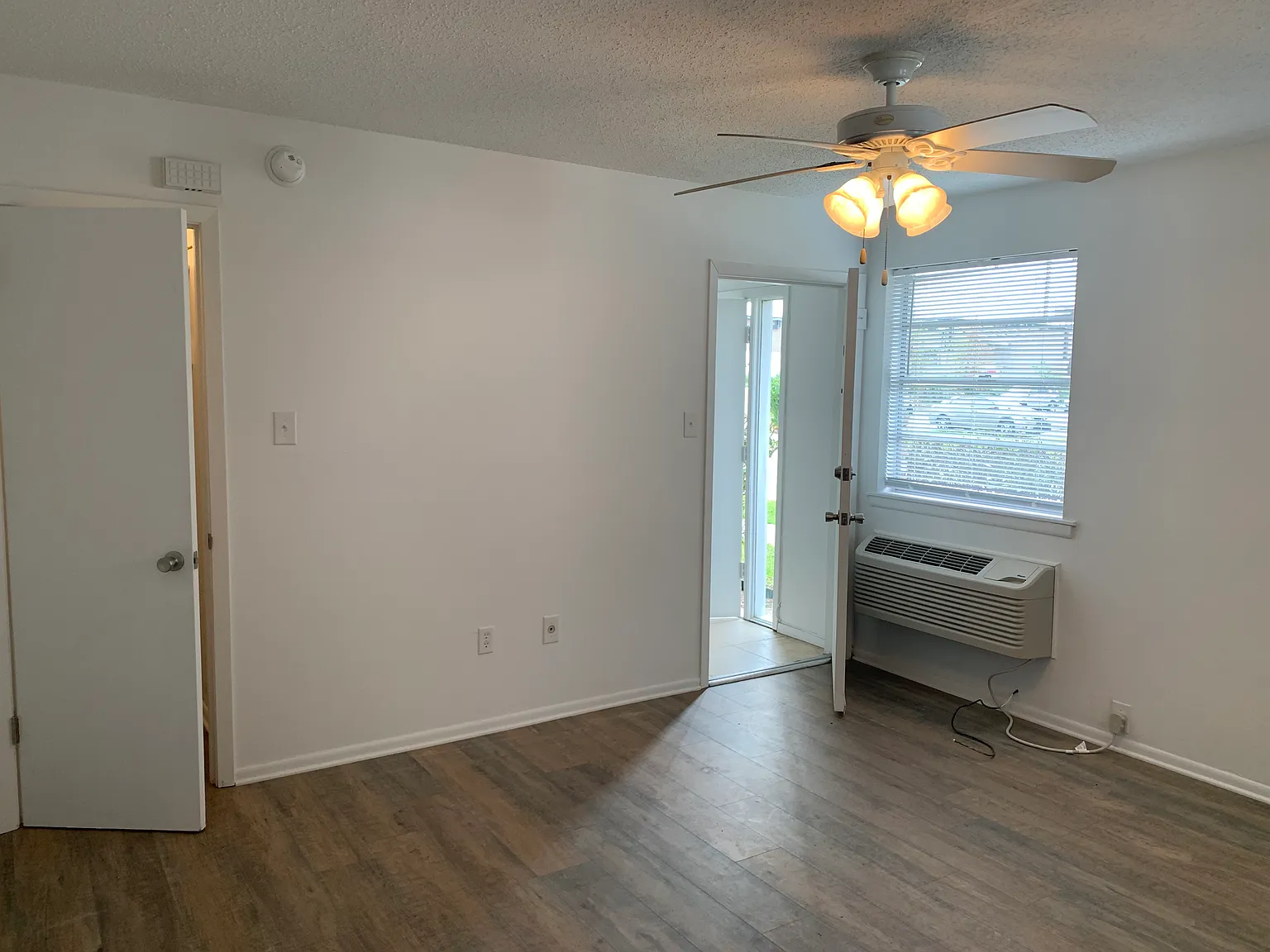Studio, 500 sqft, $850 — Photo 2