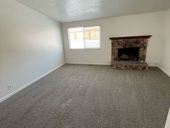 3rd image of 1088 Pinewood Dr