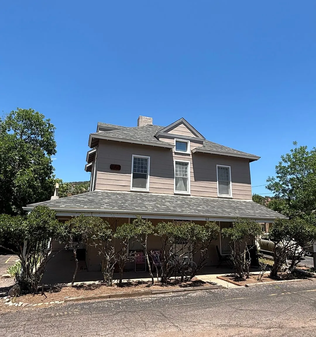 Charming 2-bedroom, 1-bath unit located in desirable Manitou Springs — Photo 4