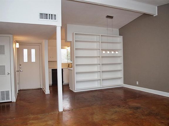 2nd image of 1304 Mariposa Dr APT 271