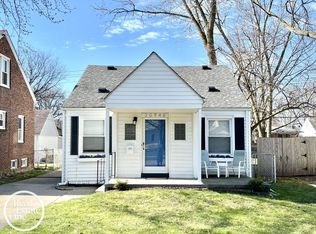 20946 Hampton Rd, Harper Woods, MI 48225