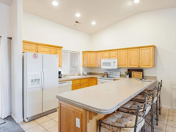 3rd image of 1845 W Canyon View Dr APT 1017