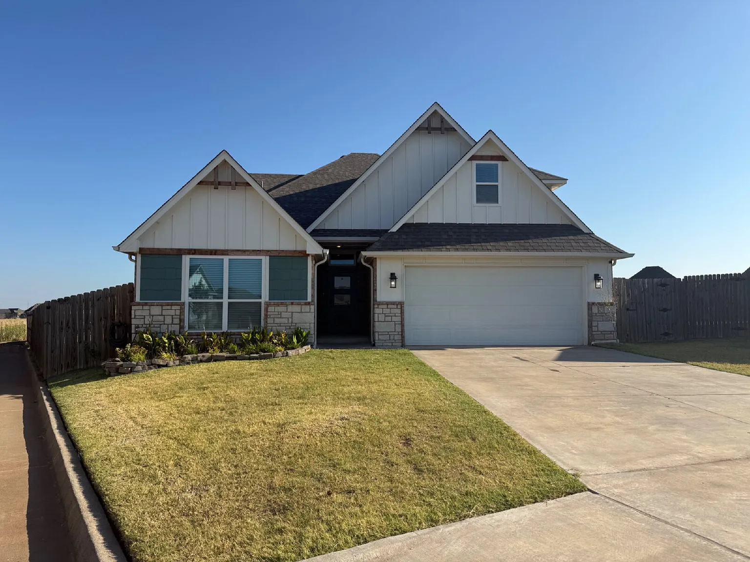 4 bed, 3.5 bath, 2484 sqft, $2,995 — Photo 2