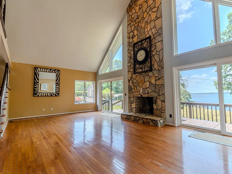 256 Greenbay Rd — Photo 23