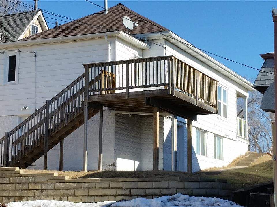 2nd image of 705 S Clinton St