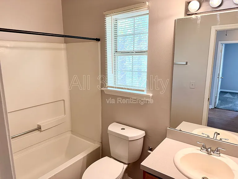 111 W Burke St #C4 — Photo 10