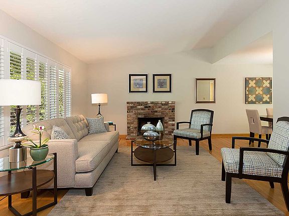 5th image of 7668 Surrey Ln