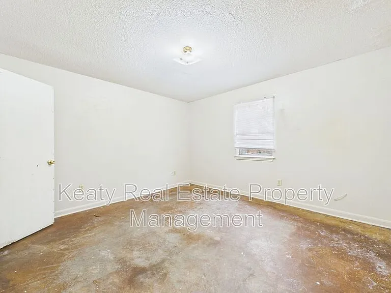 102 Dorchester St #A — Photo 13