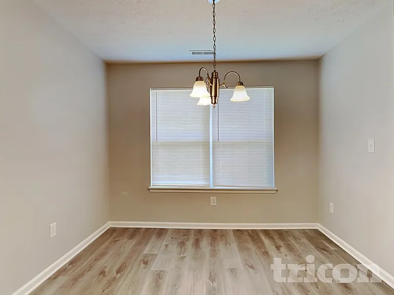 84 Rambling Rd — Photo 4