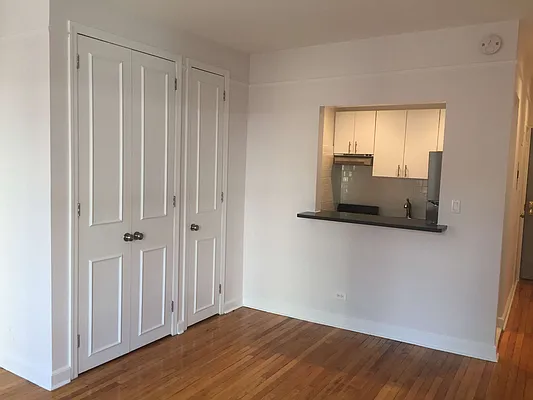 Rented by Metropolis Real Estate of Manhattan | media 32