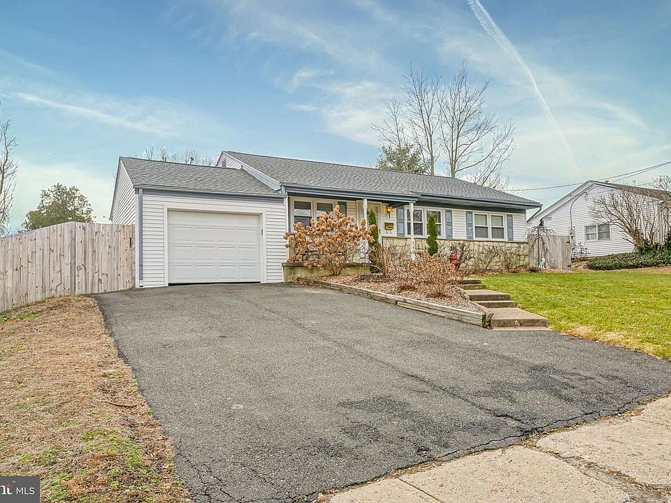 1st image of 119 Whitman Dr
