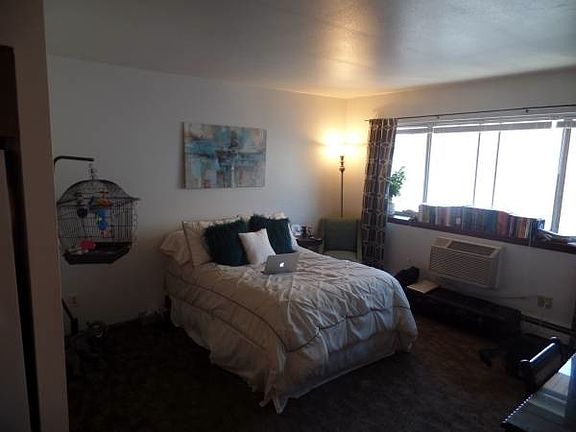 5th image of 2533 N Oakland Ave APT 320