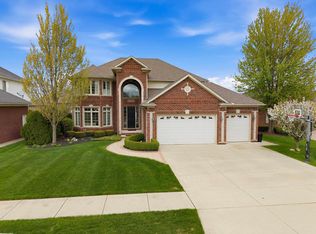 16465 Bishopsgate Dr, Macomb, MI 48044