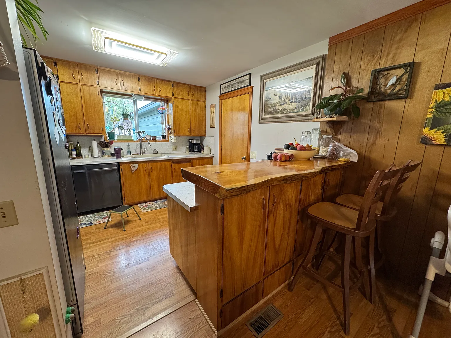 3 bed, 1.5 bath, 1200 sqft, $2,200 — Photo 3