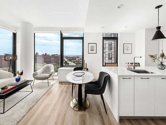 4th image of 228 E 135th St #815