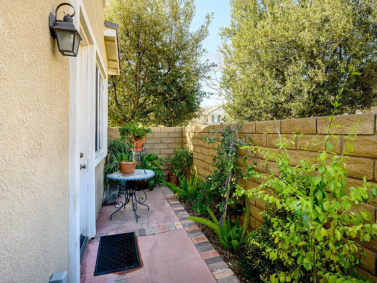 23315 Portland Ln — Photo 36
