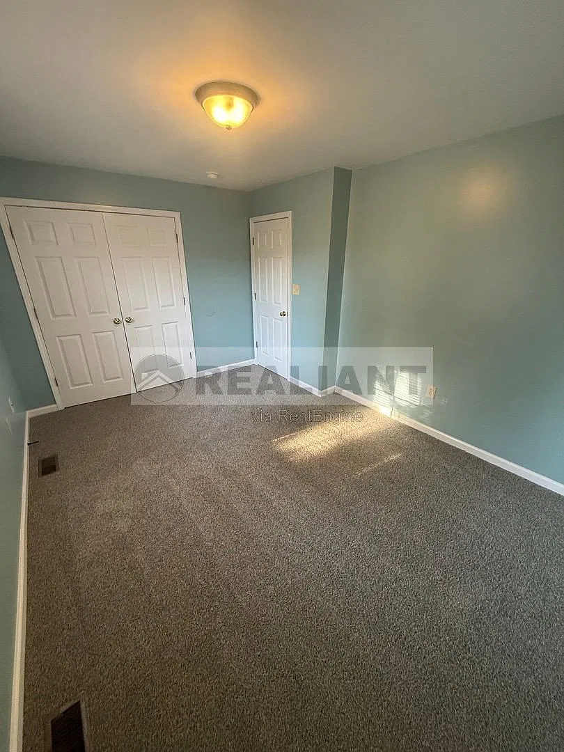 2 bed, 1.5 bath, 1050 sqft, $1,200 — Photo 4