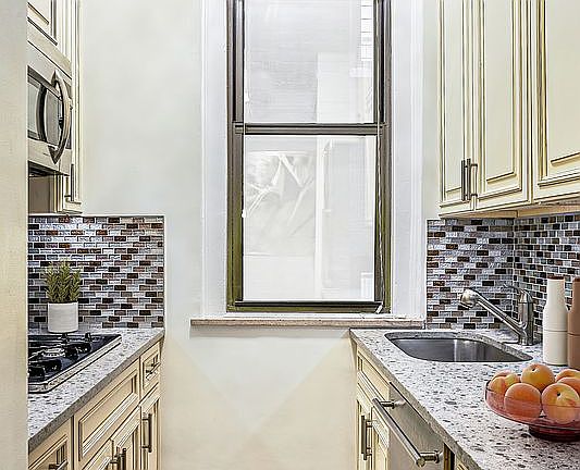 4th image of 205 W 54th St APT 6G
