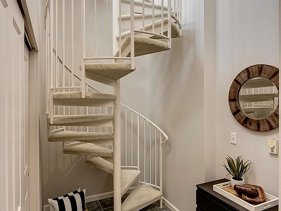 5th image of 4343 Roosevelt Way NE #603