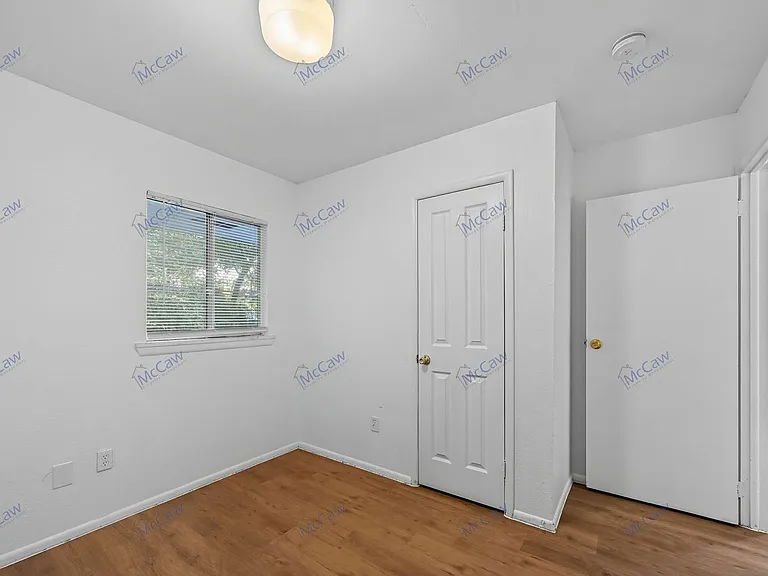 616 Moore St #D — Photo 11