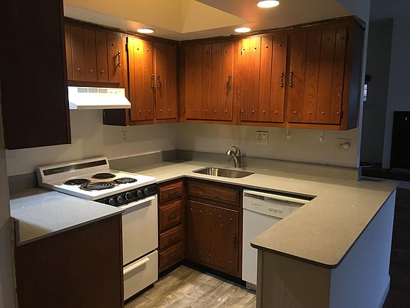 3rd image of 2301 Lombard St
