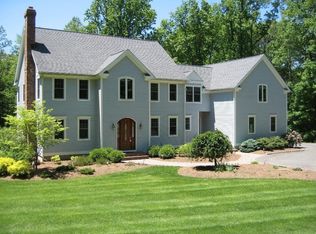 20 Oak Ridge Dr, Newtown, CT 06470