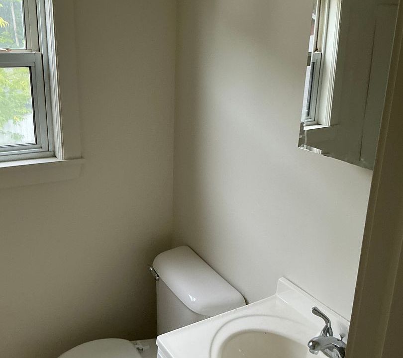1st image of 202 Mount Vernon Ave APT 2