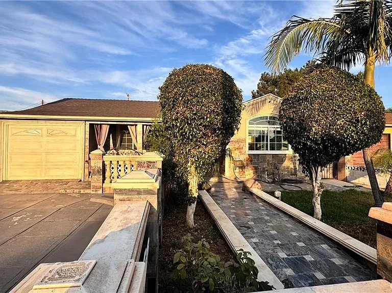 2138 N Frederic St — Photo 3