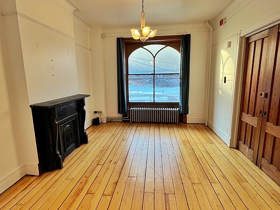 2nd image of 225 N Pearl St #2