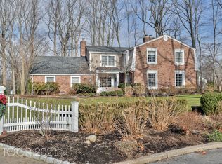 309 Hobar Ct, Franklin Lakes, NJ 07417