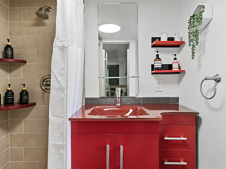 1364 Catalpa Dr #4 — Photo 9