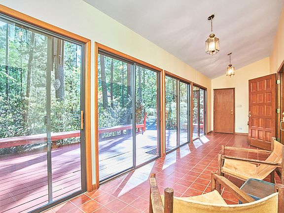3rd image of 152 Cedar Hills Cir